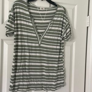 BKE V-Neck Size Medium